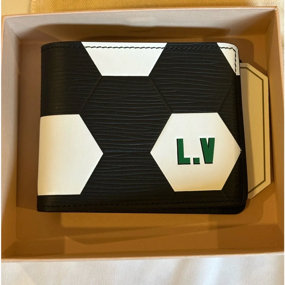 Louis Vuitton wallet 2018 FIFA World Cup official license product collection